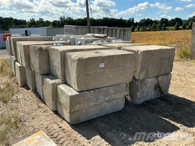 Quantity of Concrete Blocks Seilwinden, Bauaufzüge und Lastenaufzüge