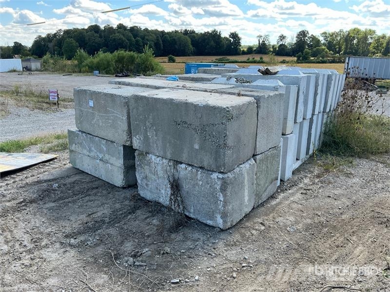 Quantity of Concrete Blocks Seilwinden, Bauaufzüge und Lastenaufzüge