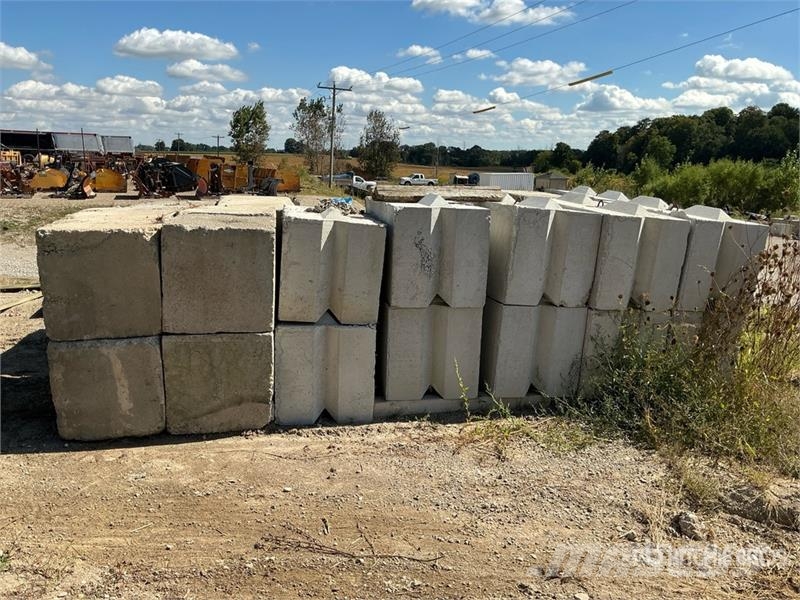 Quantity of Concrete Blocks Seilwinden, Bauaufzüge und Lastenaufzüge