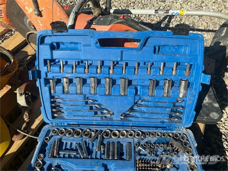  Quantity of Hard Hats Other components