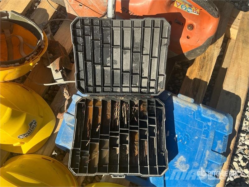  Quantity of Hard Hats Other components