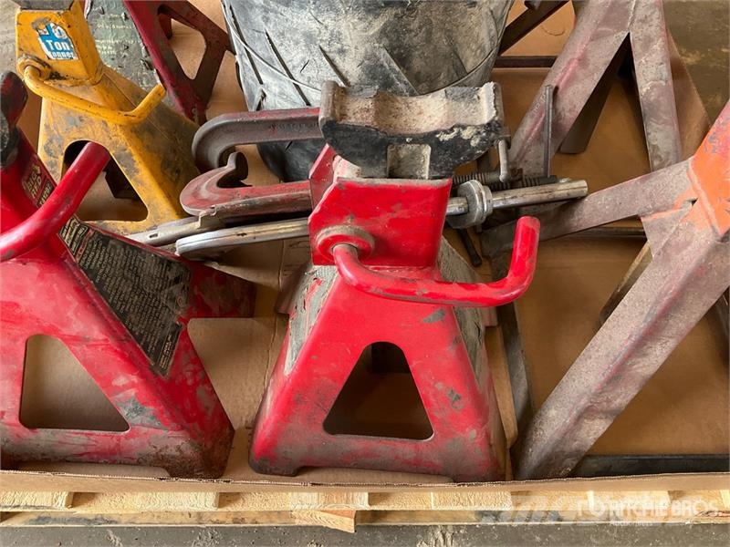 Quantity of Jack stands Other components