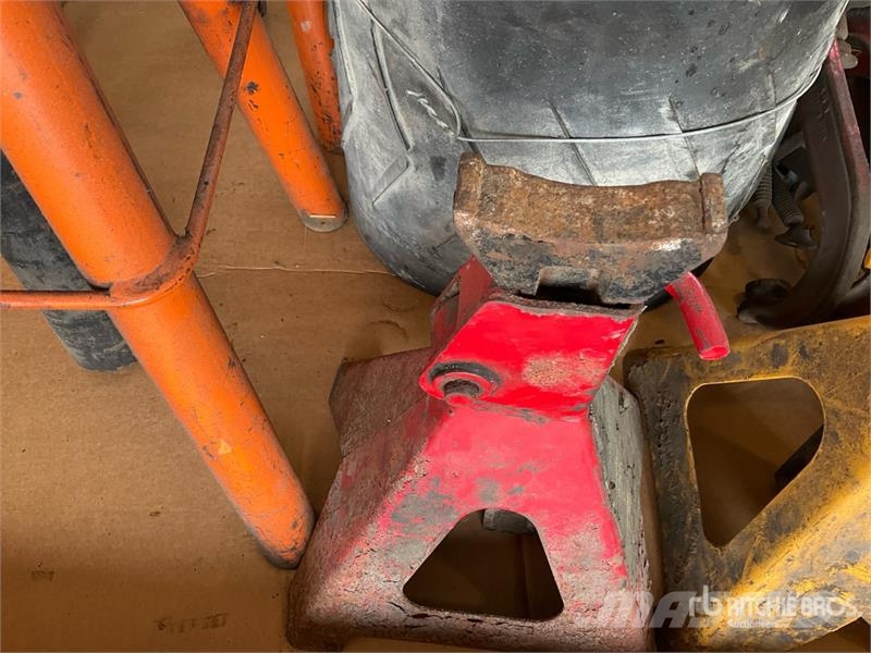 Quantity of Jack stands Other components
