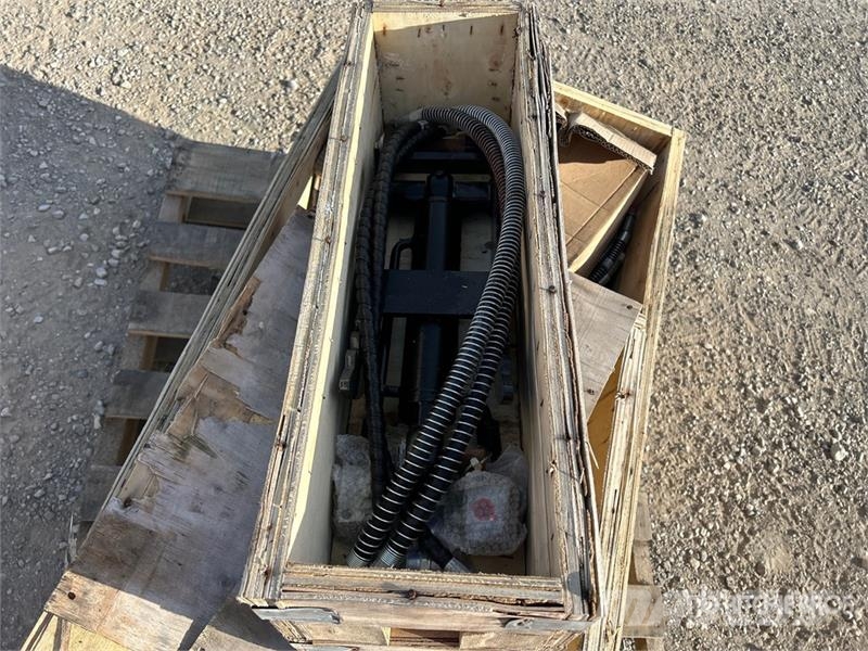  Quantity of  Machpro Mechanical Thumbs Hydraulic E Godet