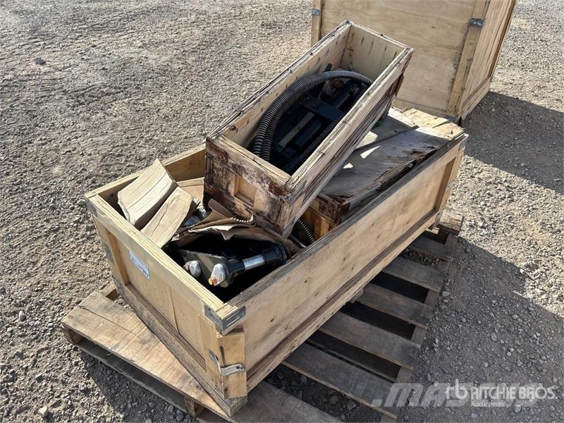  Quantity of  Machpro Mechanical Thumbs Hydraulic E Godet
