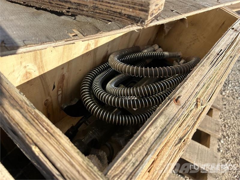  Quantity of  Machpro Mechanical Thumbs Hydraulic E Godet