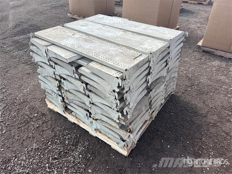 Quantity of Metal Shelving Drugi deli