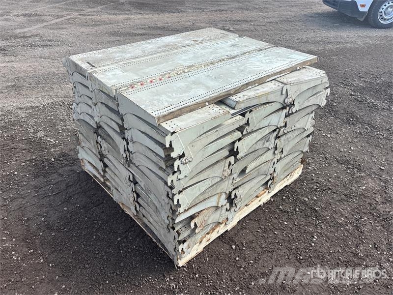 Quantity of Metal Shelving Drugi deli