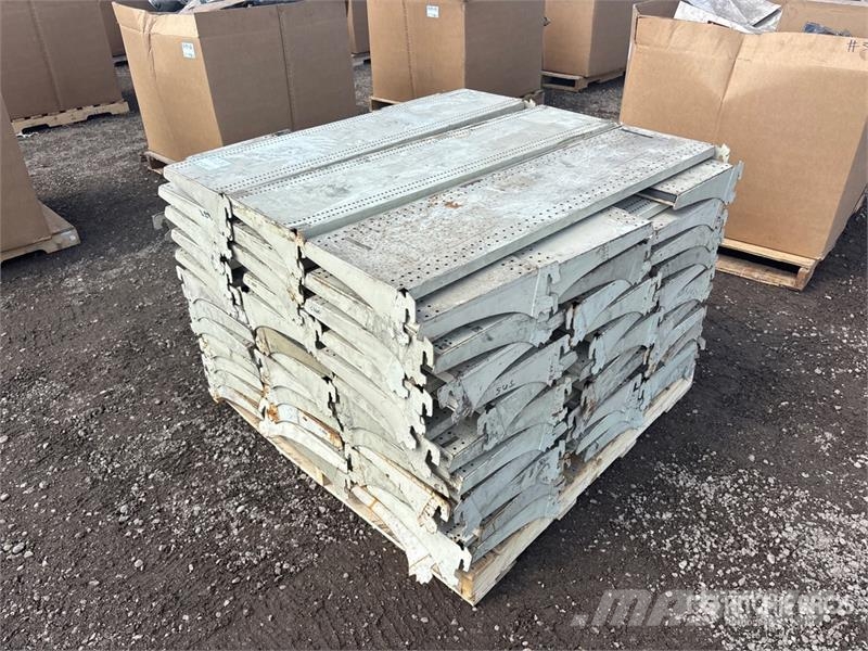 Quantity of Metal Shelving Drugi deli