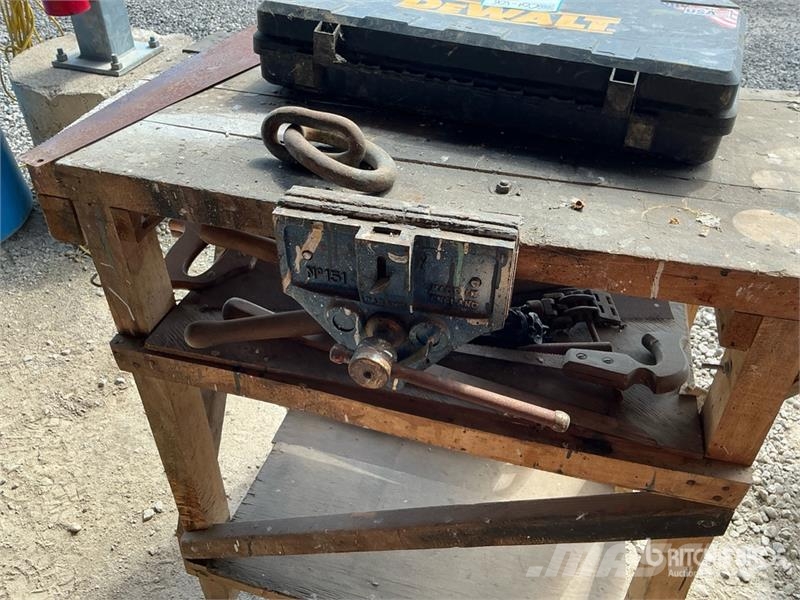 Quantity of Miscellaneous Woodworking Tools Ďalšie komponenty