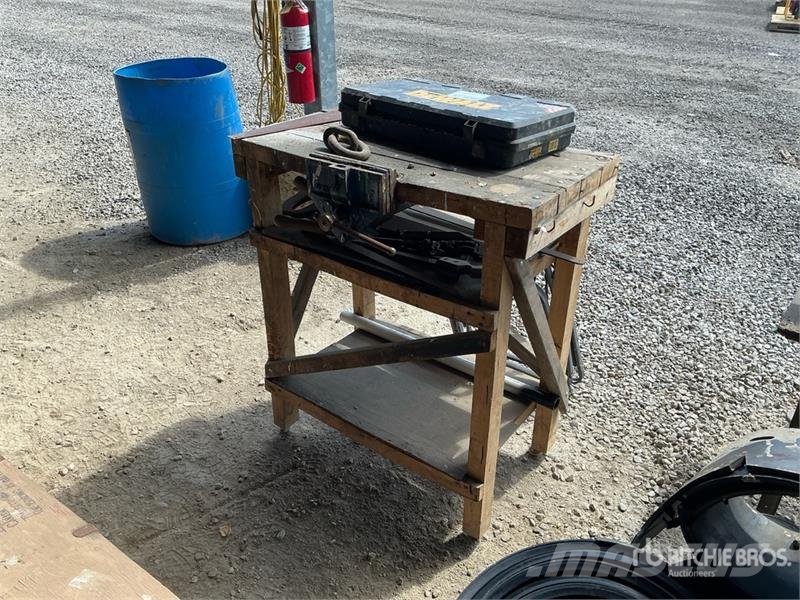 Quantity of Miscellaneous Woodworking Tools Ďalšie komponenty