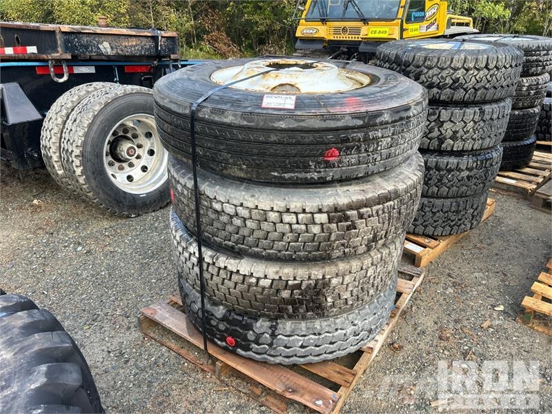 Quantity of Mixed 11R24.5 Tires Tyres, wheels and rims