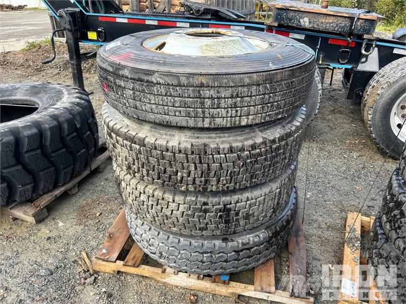 Quantity of Mixed 11R24.5 Tires Tyres, wheels and rims