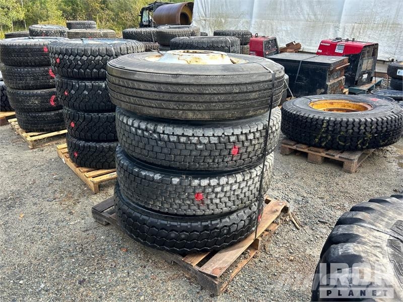 Quantity of Mixed 11R24.5 Tires Tyres, wheels and rims