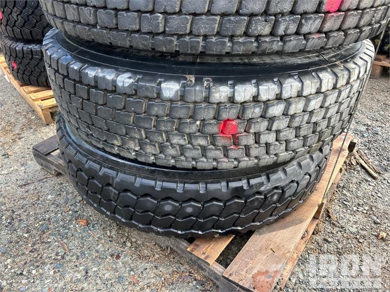 Quantity of Mixed 11R24.5 Tires Tyres, wheels and rims
