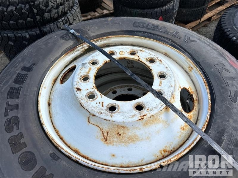 Quantity of Mixed 11R24.5 Tires Tyres, wheels and rims