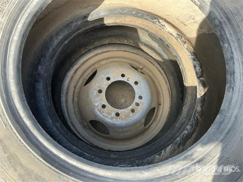 Quantity of Mixed Tires Pneumatici, ruote e cerchioni