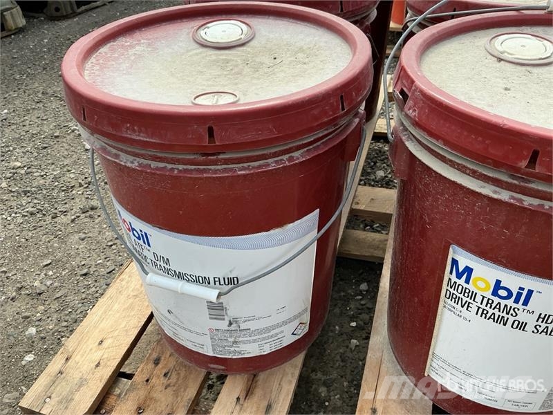 Quantity of Mobil Transmission Fluid Inne akcesoria