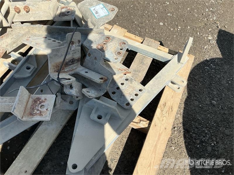 Quantity of Mounting Brackets Drugi deli