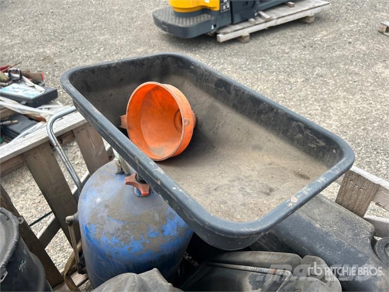 Quantity of Oil Drain Pans, of Hand Pumps Drugi deli