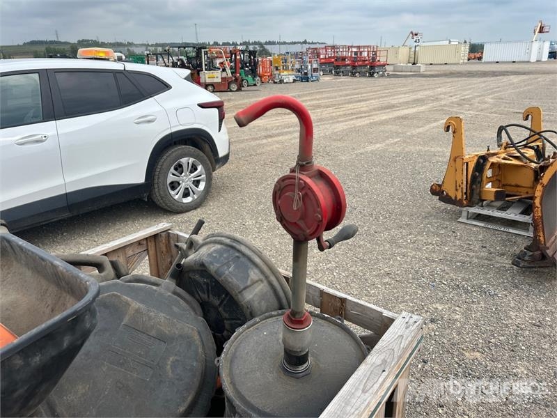 Quantity of Oil Drain Pans, of Hand Pumps Drugi deli