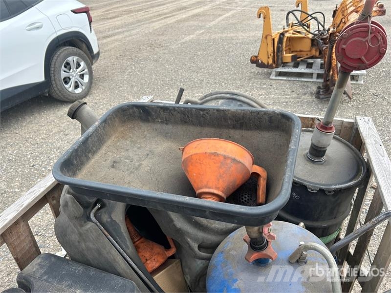 Quantity of Oil Drain Pans, of Hand Pumps Drugi deli