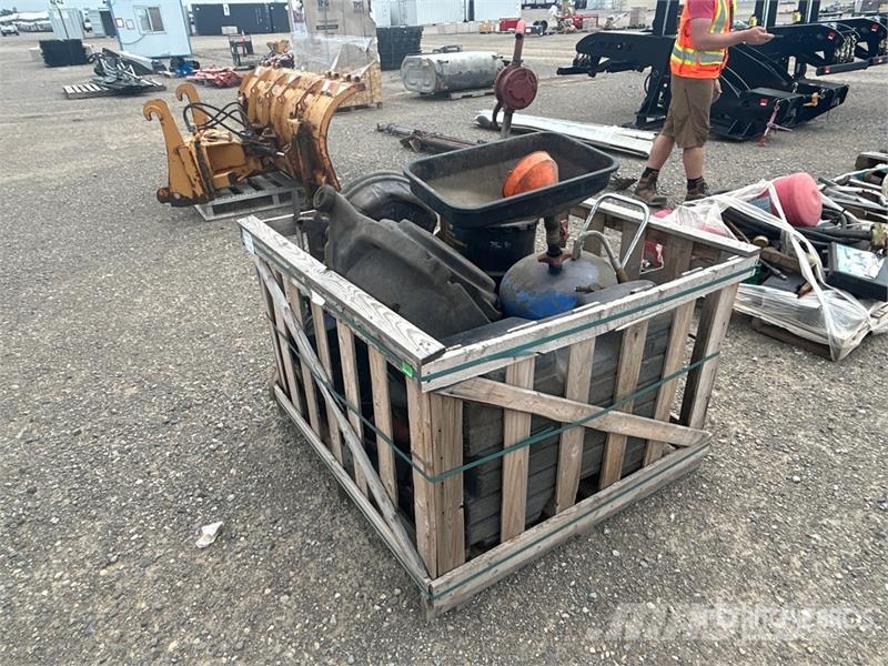 Quantity of Oil Drain Pans, of Hand Pumps Drugi deli