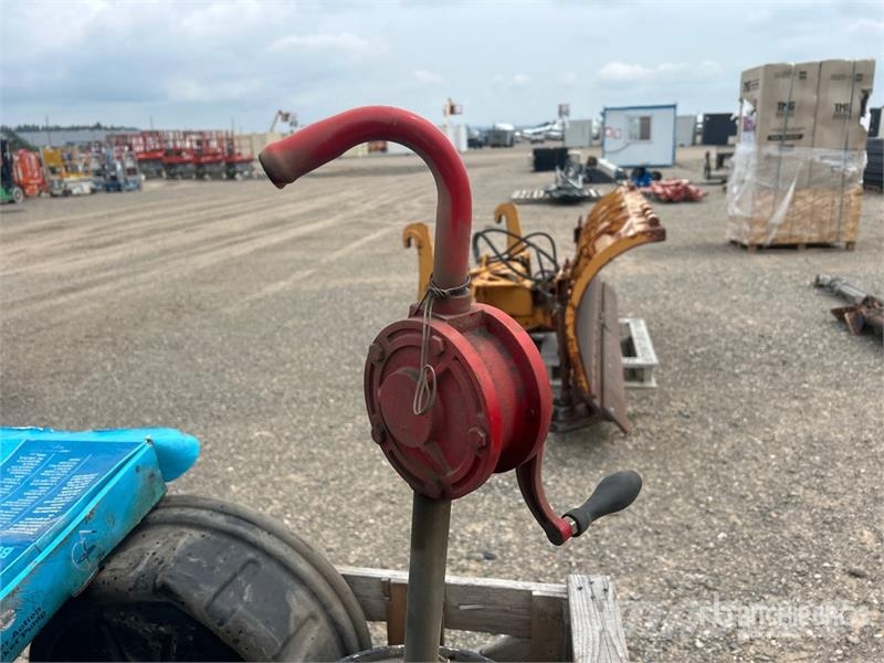 Quantity of Oil Drain Pans, of Hand Pumps Drugi deli