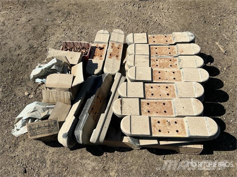 Quantity of Outrigging Bases and bolts Andre komponenter