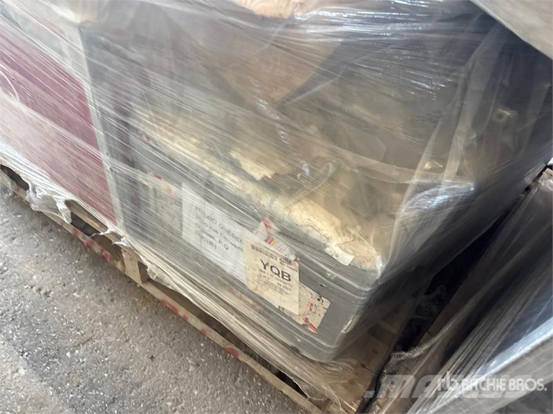  Quantity of Pouches and Cases Tipper trucks