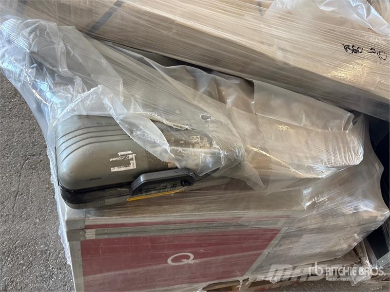  Quantity of Pouches and Cases Tipper trucks