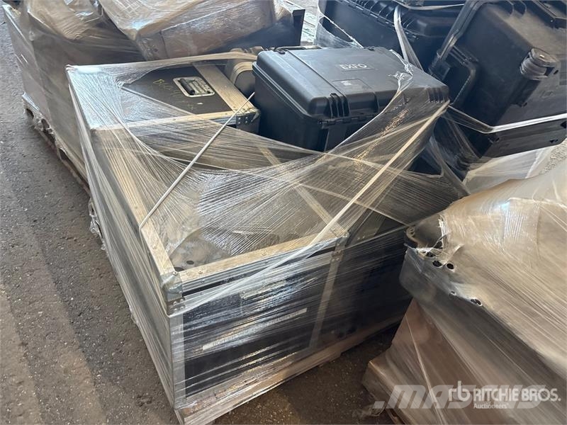  Quantity of Pouches and Cases Tipper trucks