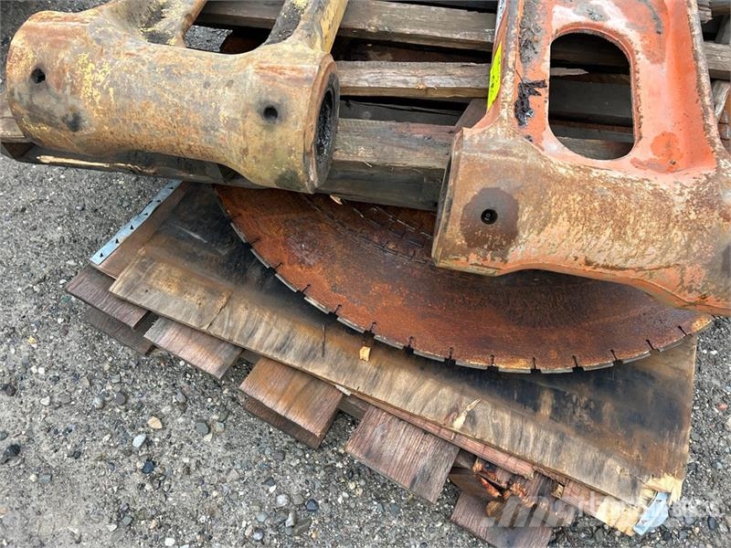  Quantity of Saw, Blades, Excavator Parts مكونات أخرى