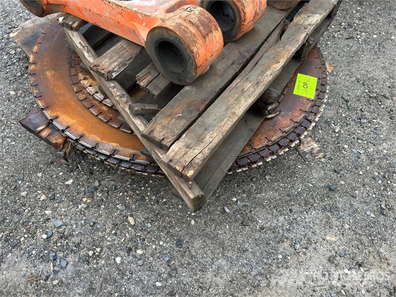  Quantity of Saw, Blades, Excavator Parts مكونات أخرى