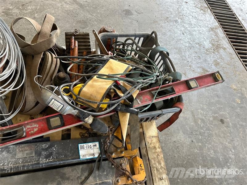 Quantity of Sawhorses, Jack Stands, Step Ladder, S Inne akcesoria