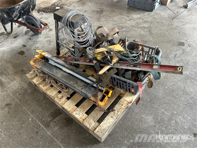 Quantity of Sawhorses, Jack Stands, Step Ladder, S Inne akcesoria