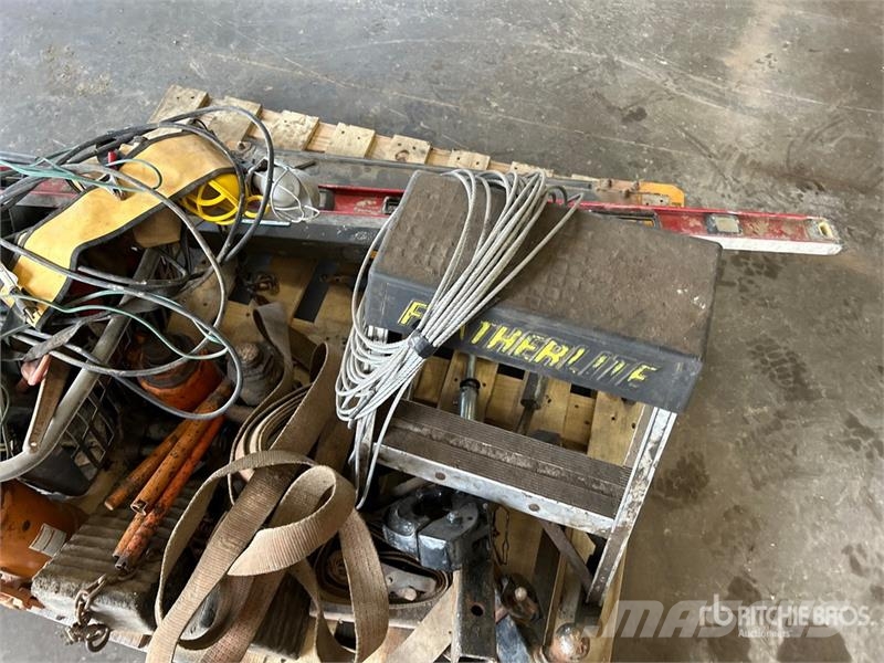 Quantity of Sawhorses, Jack Stands, Step Ladder, S Inne akcesoria