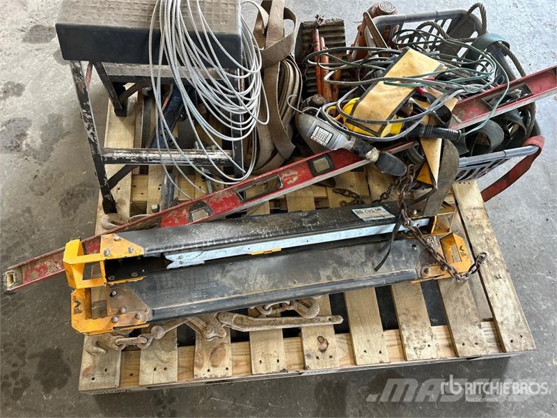 Quantity of Sawhorses, Jack Stands, Step Ladder, S Inne akcesoria
