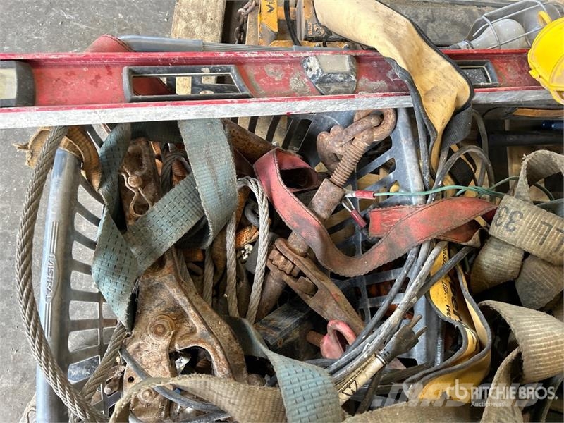 Quantity of Sawhorses, Jack Stands, Step Ladder, S Inne akcesoria