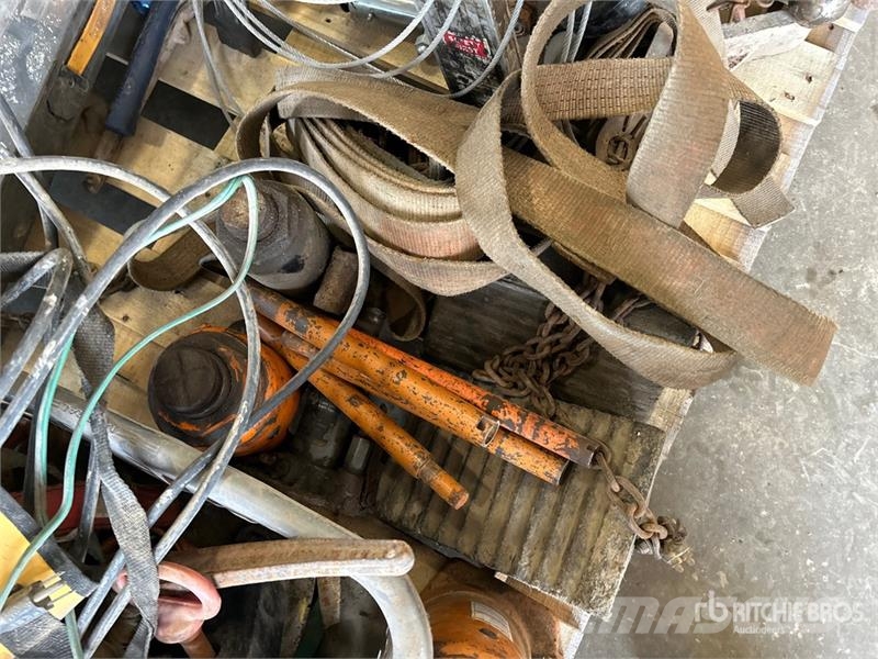 Quantity of Sawhorses, Jack Stands, Step Ladder, S Inne akcesoria