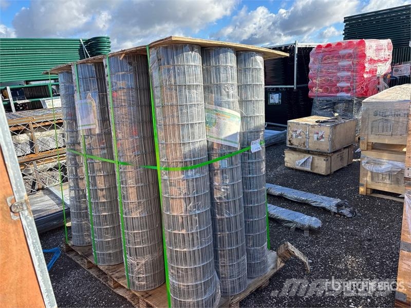 Quantity of STARVOX SV0566-21 66 ft x 5 ft Hot-di Fencing equipment