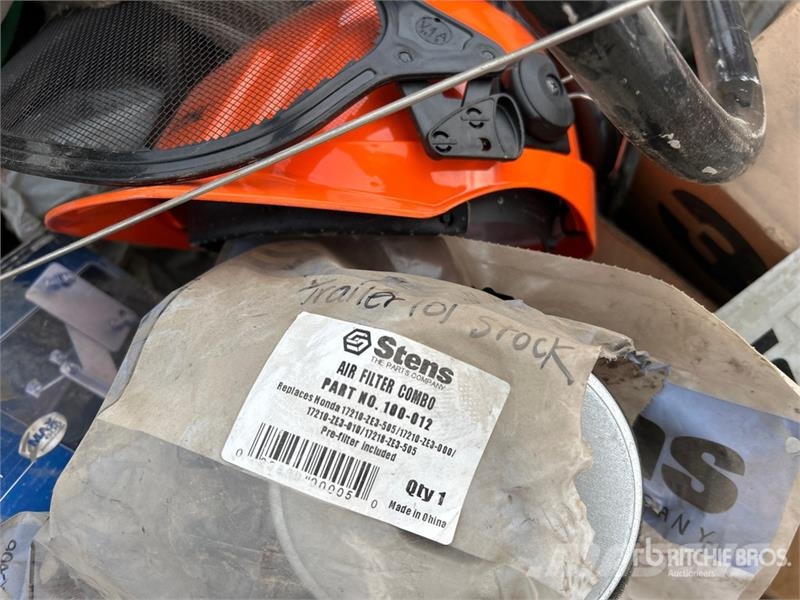 Quantity of Straps/Headed Pins, Safety Equipment Drugi deli