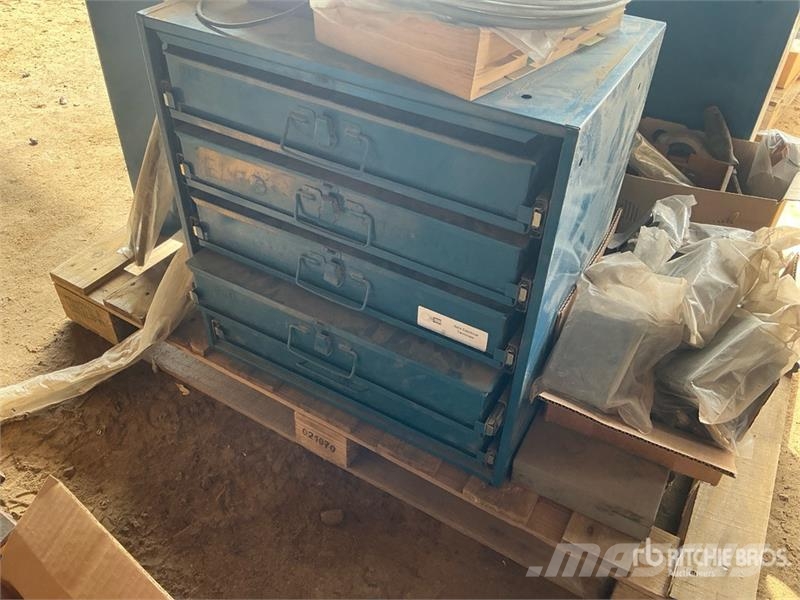 Quantity of Tool Cabinets, miscellaneous parts Inne akcesoria