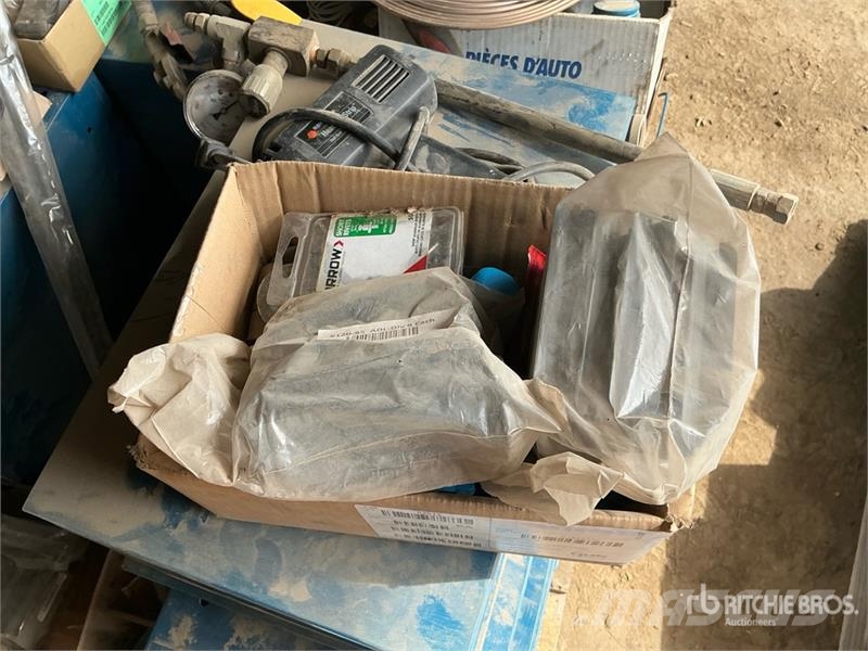 Quantity of Tool Cabinets, miscellaneous parts Inne akcesoria