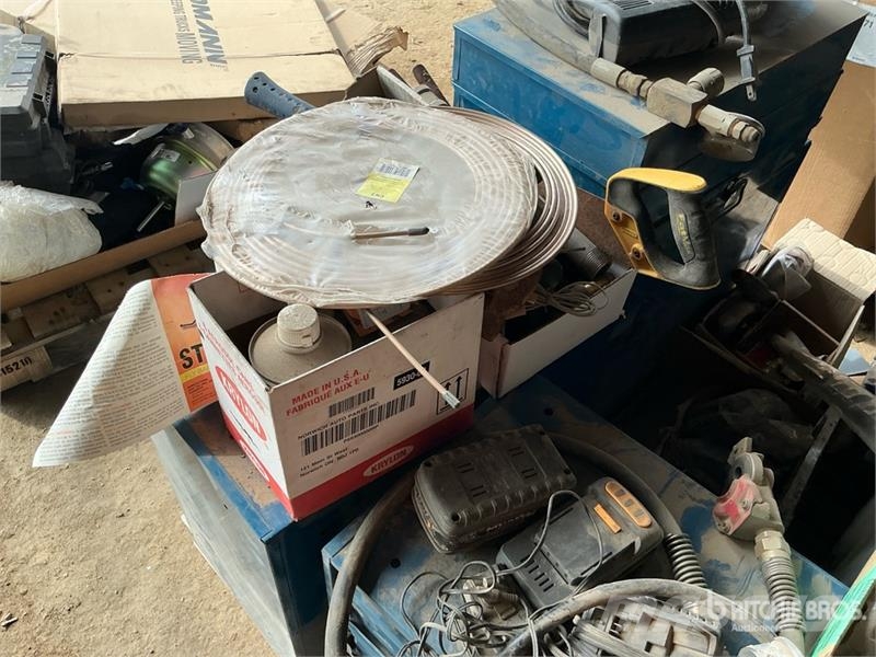 Quantity of Tool Cabinets, miscellaneous parts Inne akcesoria