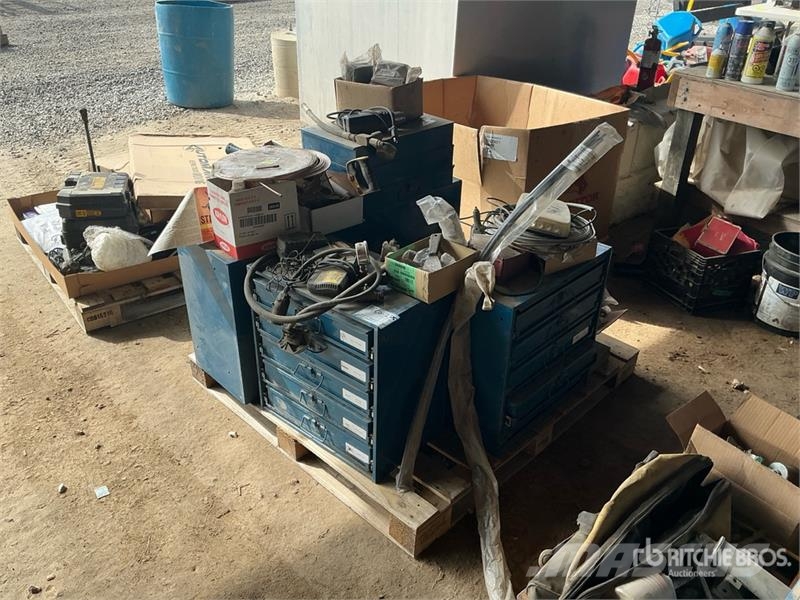 Quantity of Tool Cabinets, miscellaneous parts Inne akcesoria