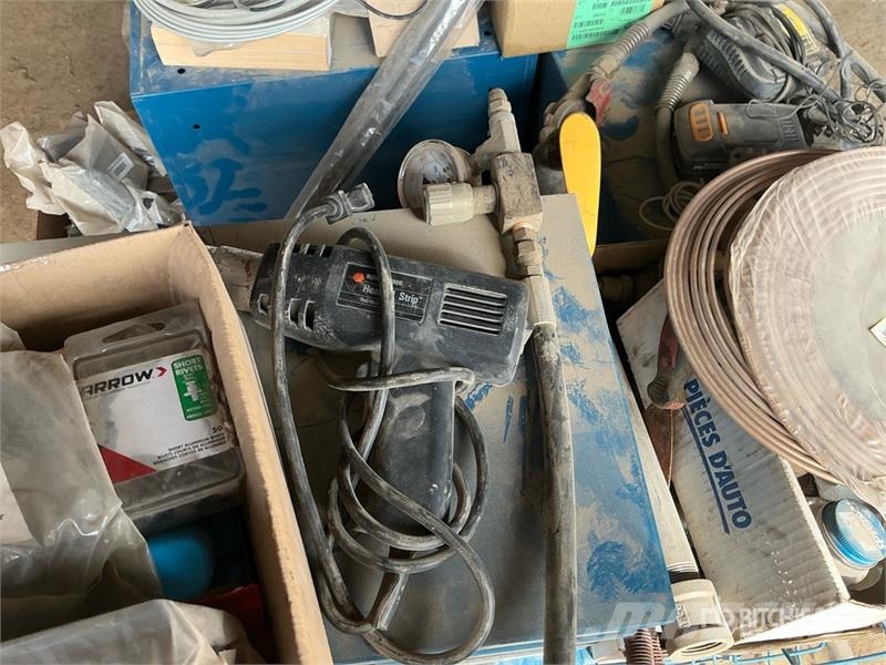 Quantity of Tool Cabinets, miscellaneous parts Inne akcesoria