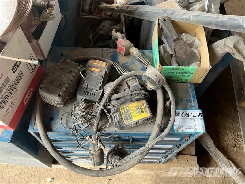 Quantity of Tool Cabinets, miscellaneous parts Inne akcesoria