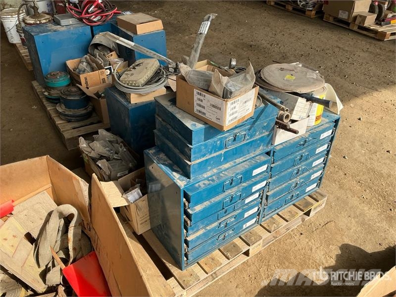Quantity of Tool Cabinets, miscellaneous parts Inne akcesoria