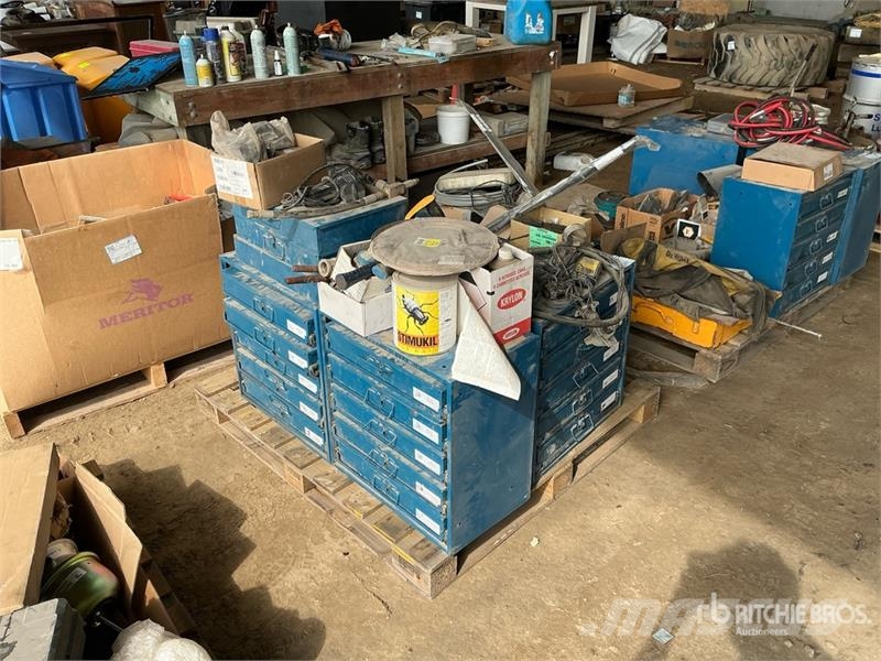 Quantity of Tool Cabinets, miscellaneous parts Inne akcesoria